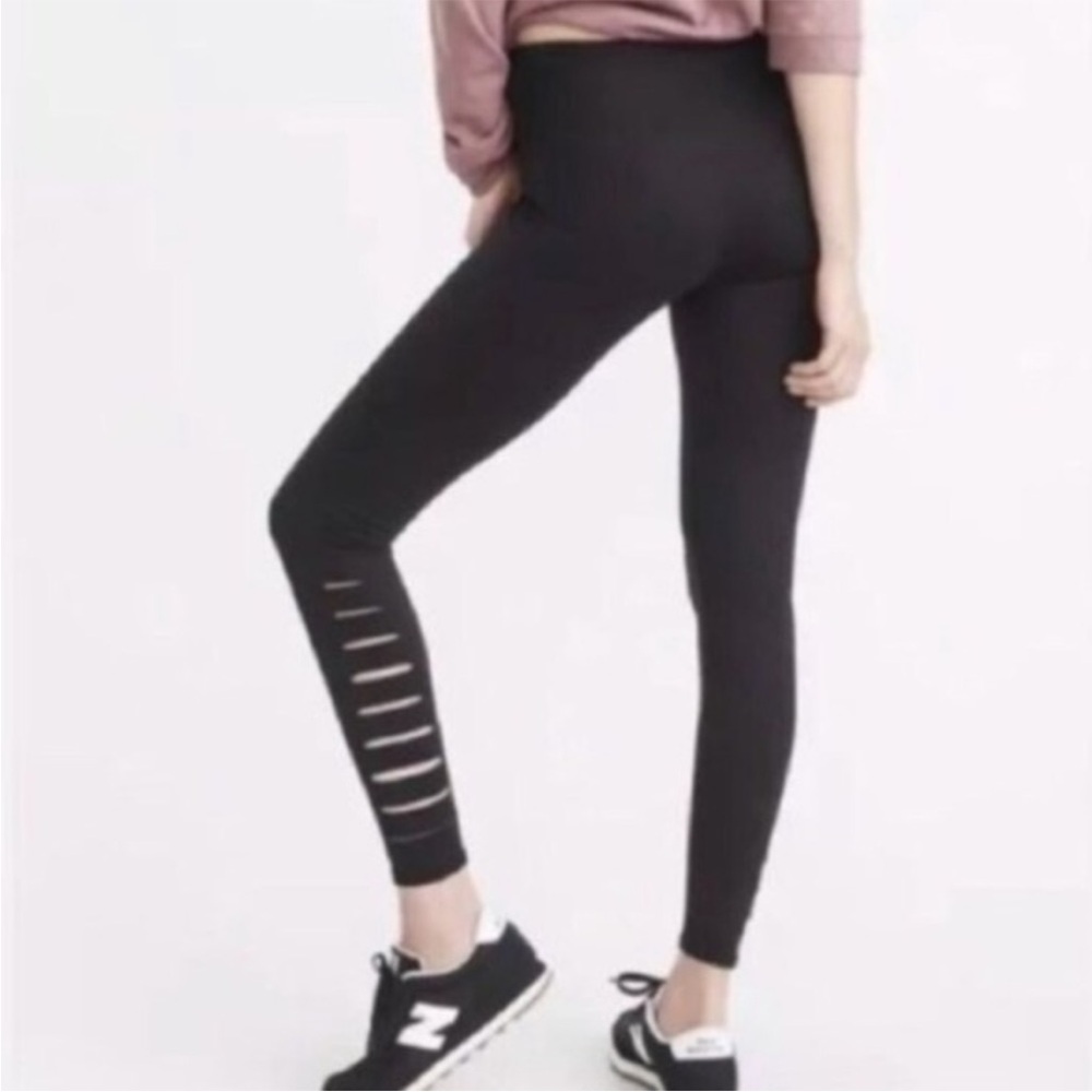 Abercrombie High Rise Leggings with Slit Cutout Detail, Black, size Medium